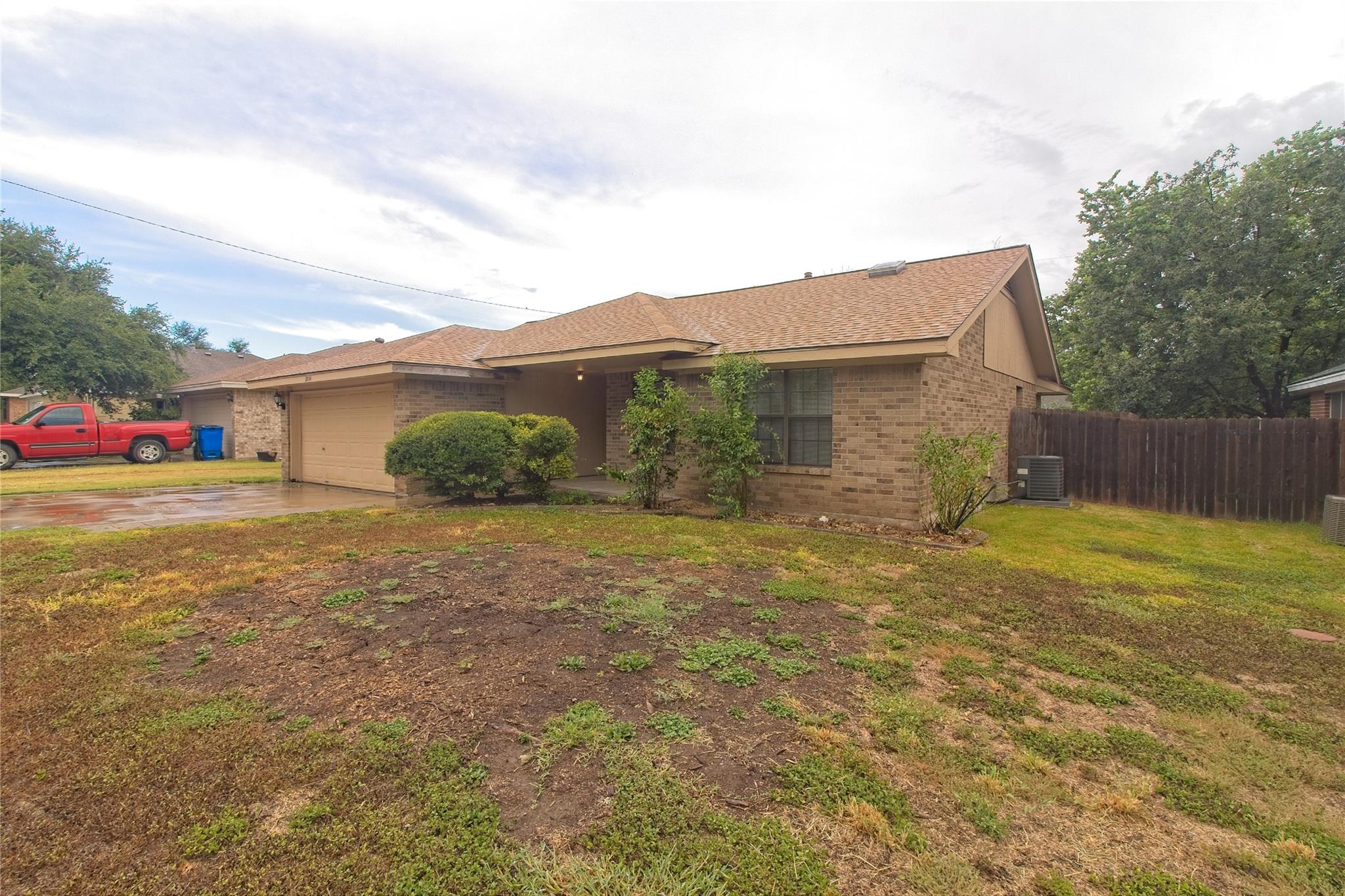 1804 CEDARLAWN St, Taylor, TX 76574