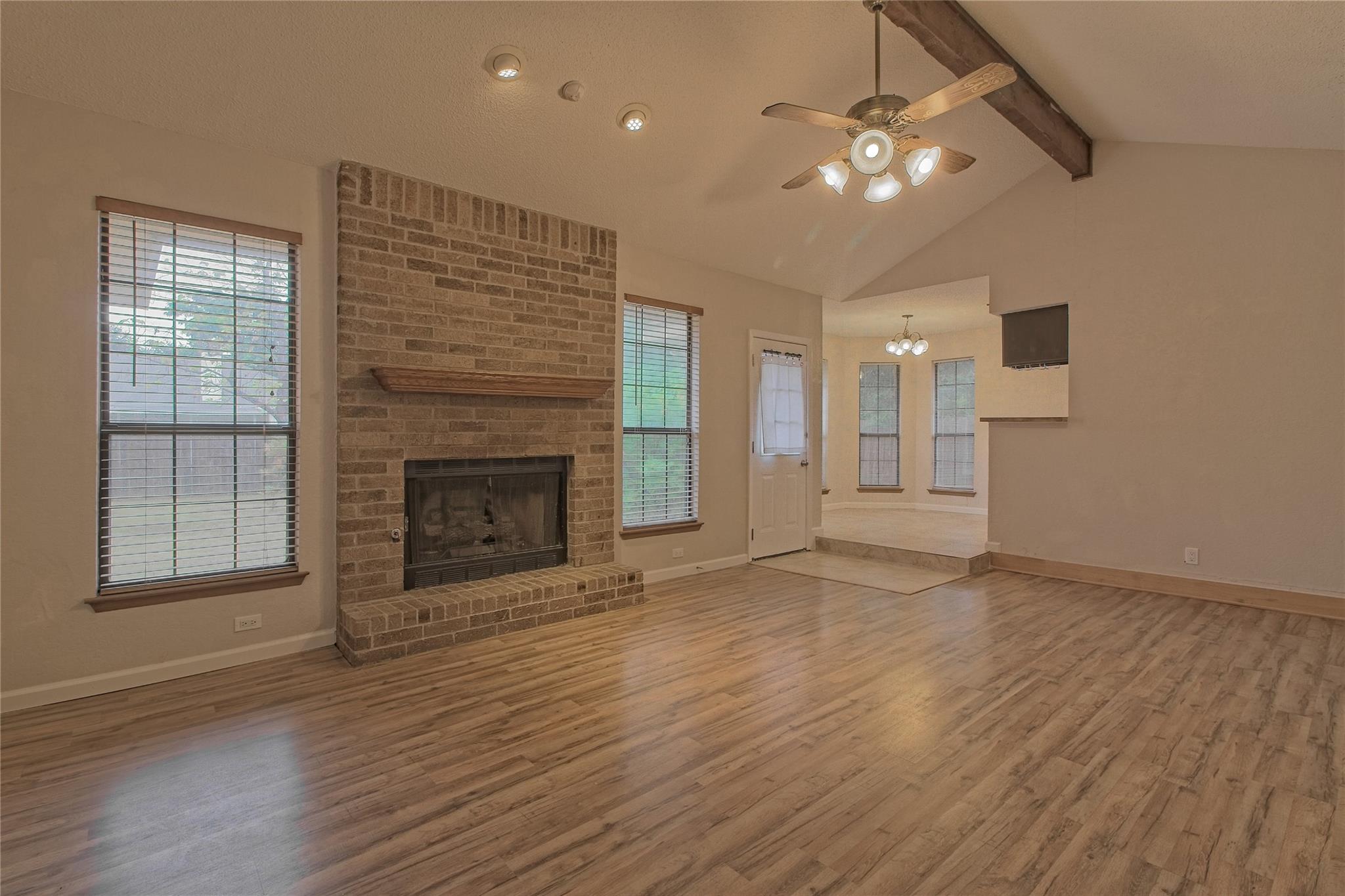 1804 CEDARLAWN St, Taylor, TX 76574