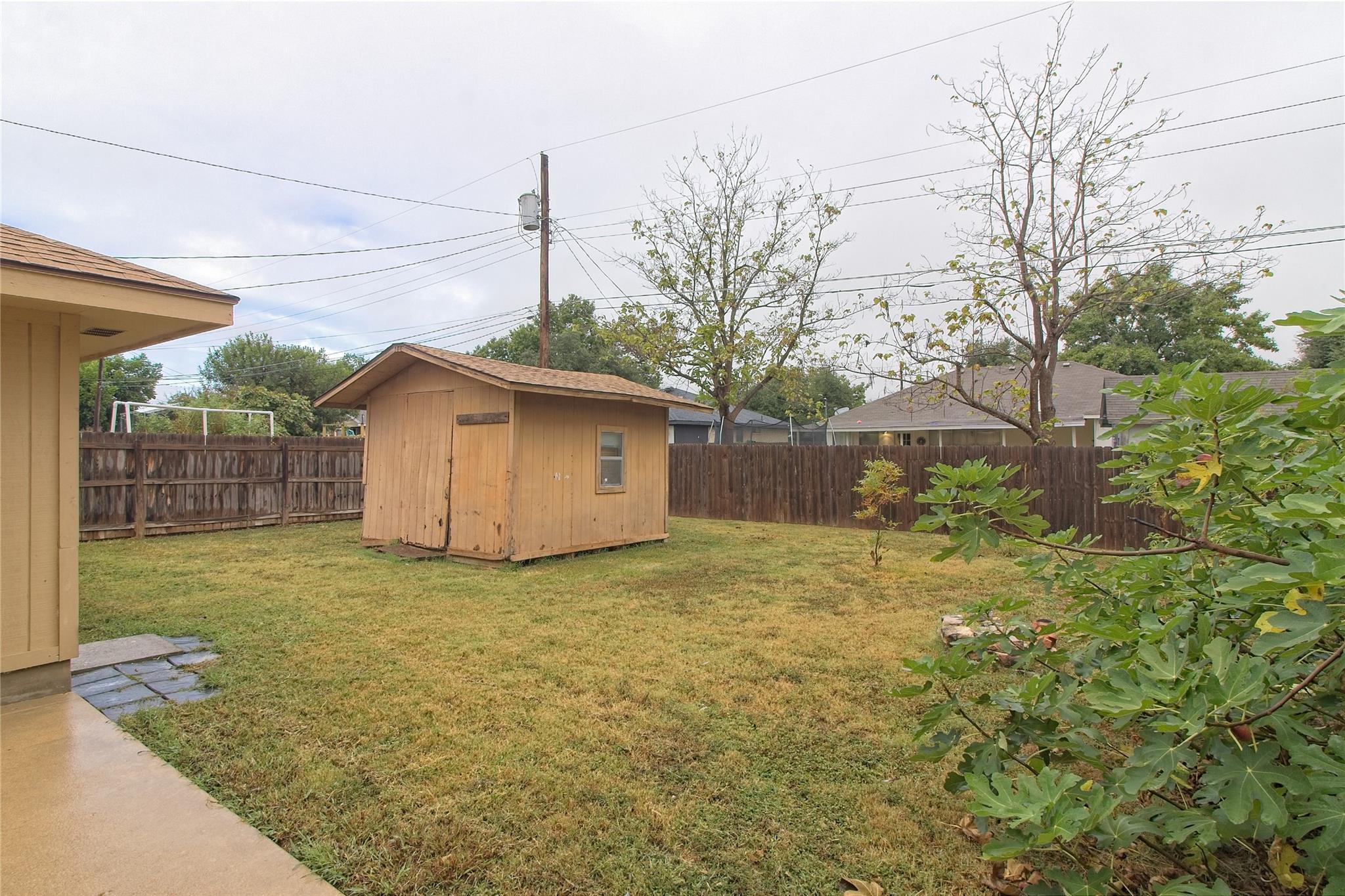 1804 CEDARLAWN St, Taylor, TX 76574