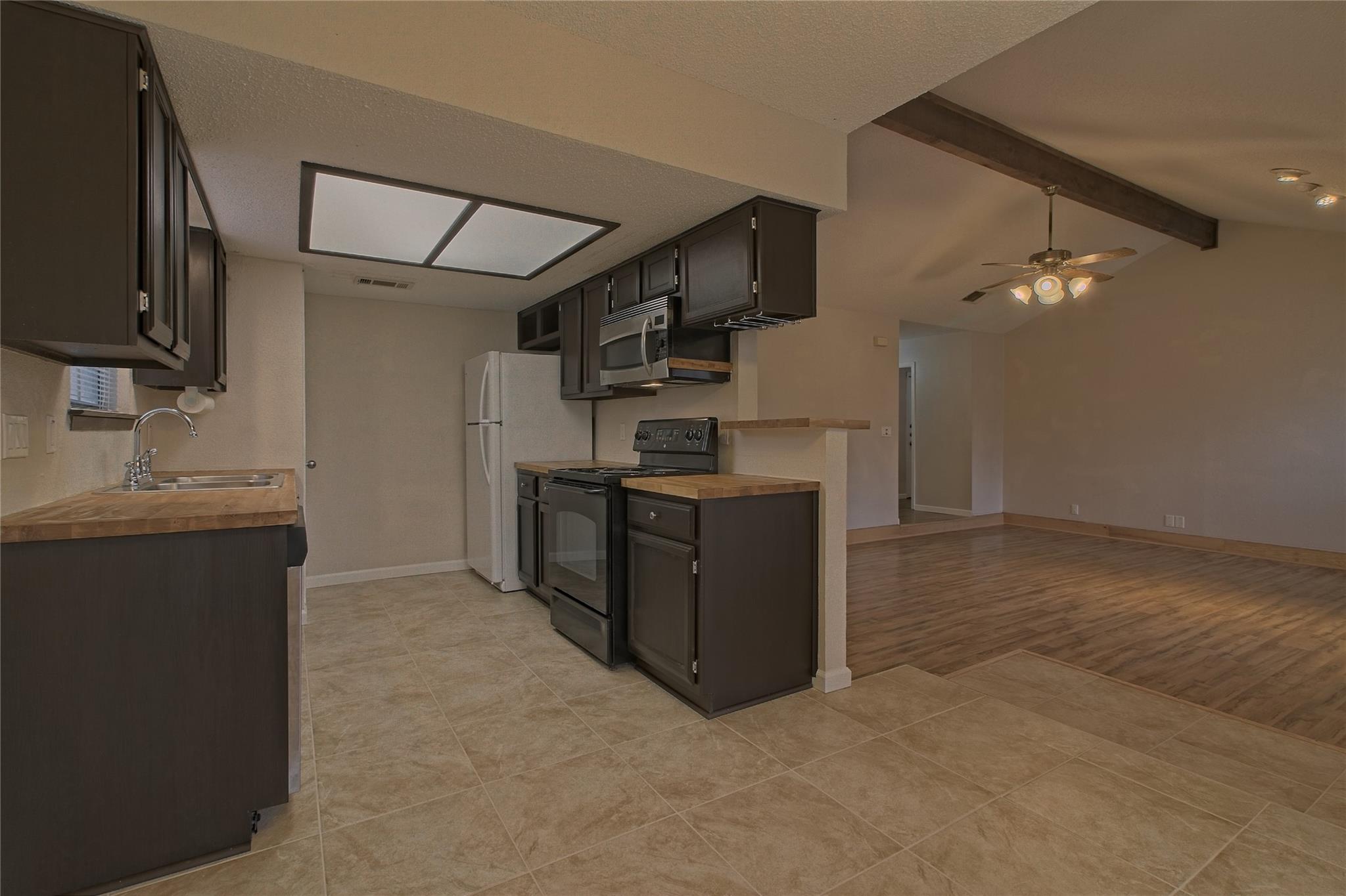 1804 CEDARLAWN St, Taylor, TX 76574