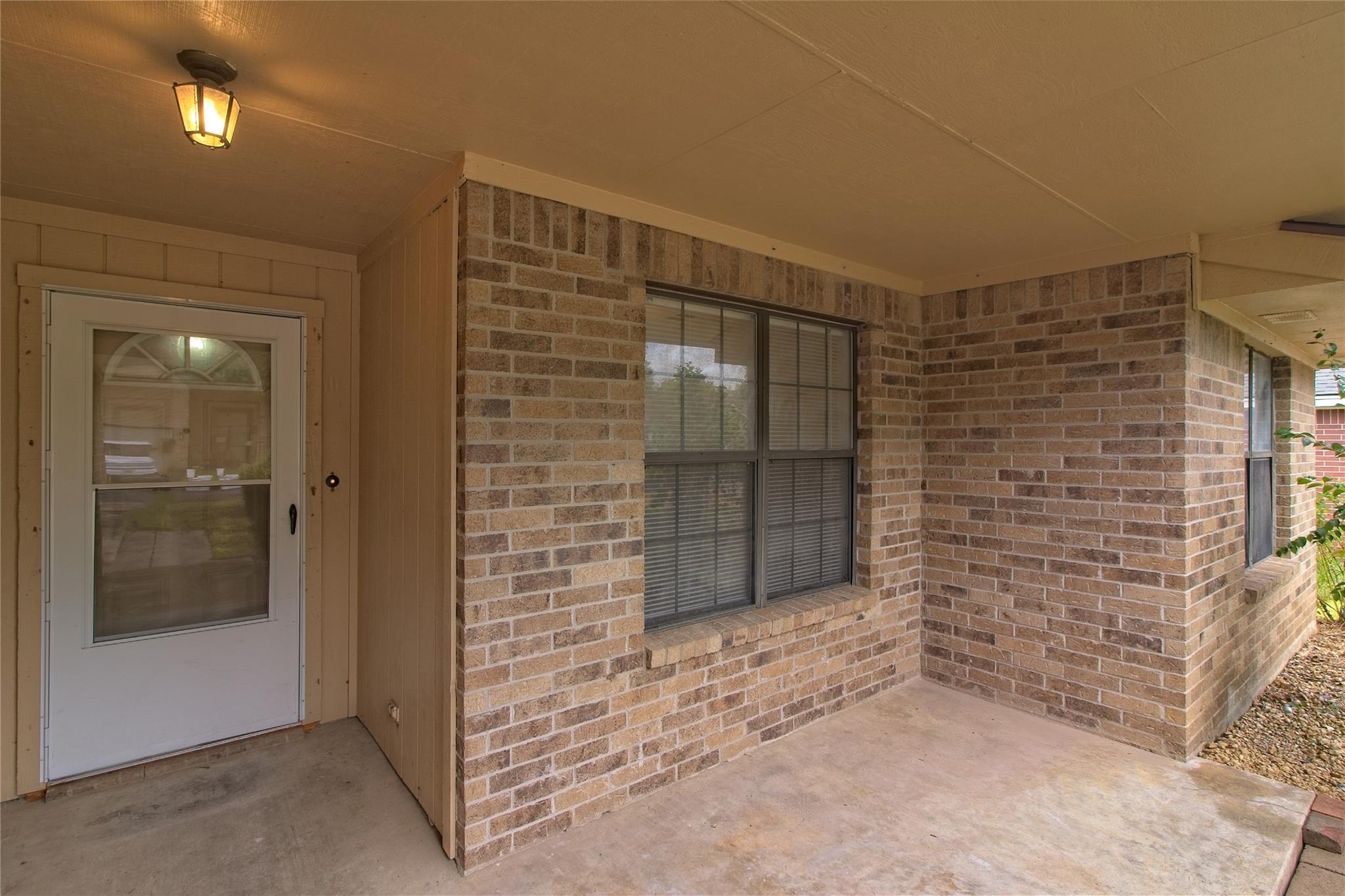 1804 CEDARLAWN St, Taylor, TX 76574