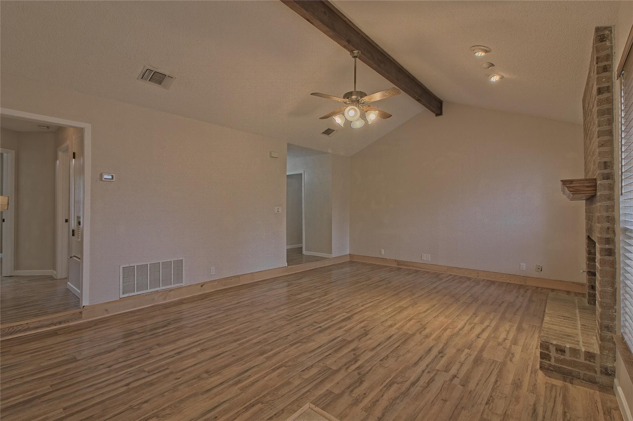 1804 CEDARLAWN St, Taylor, TX 76574