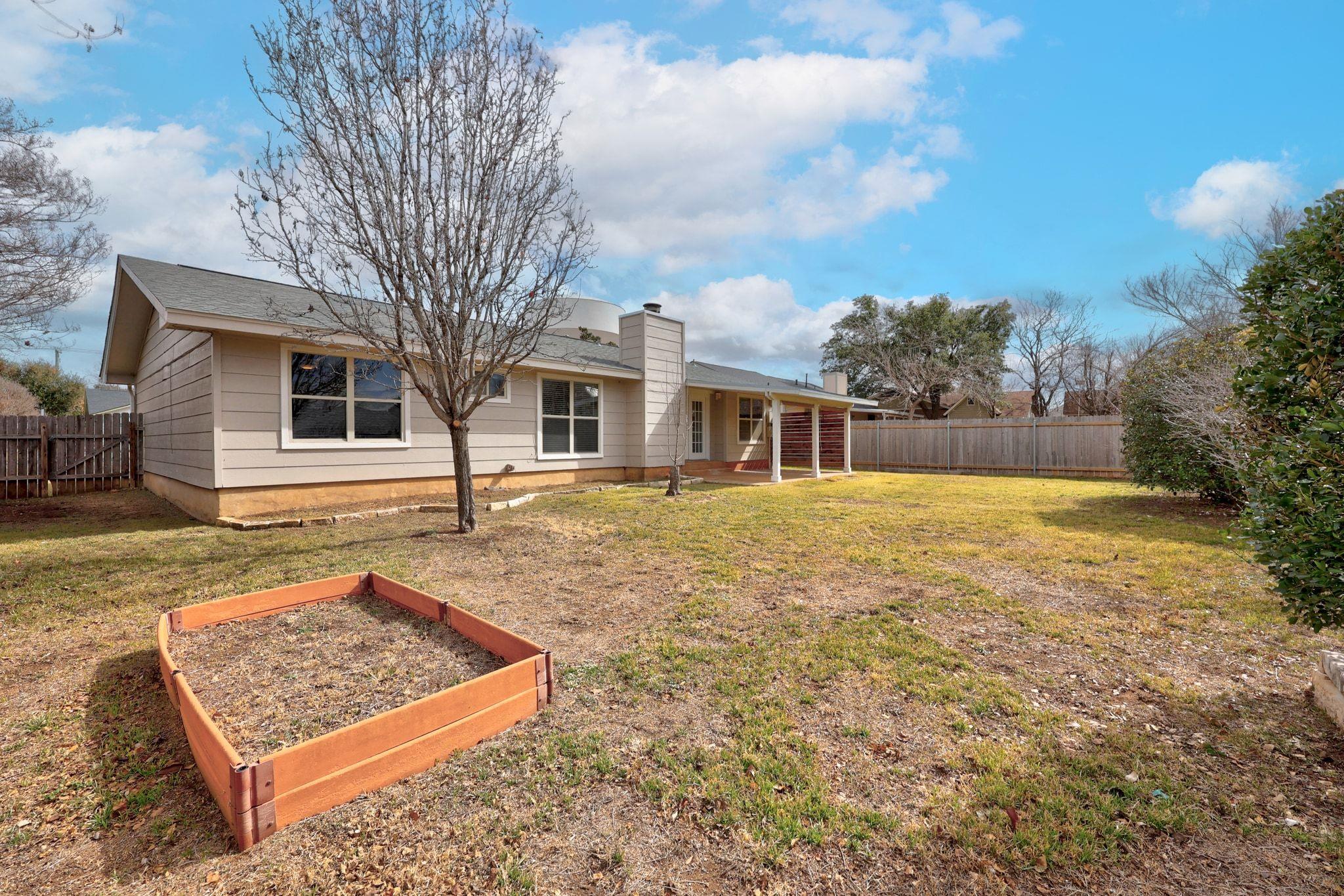 402 Hillside Dr, Round Rock, TX 78681