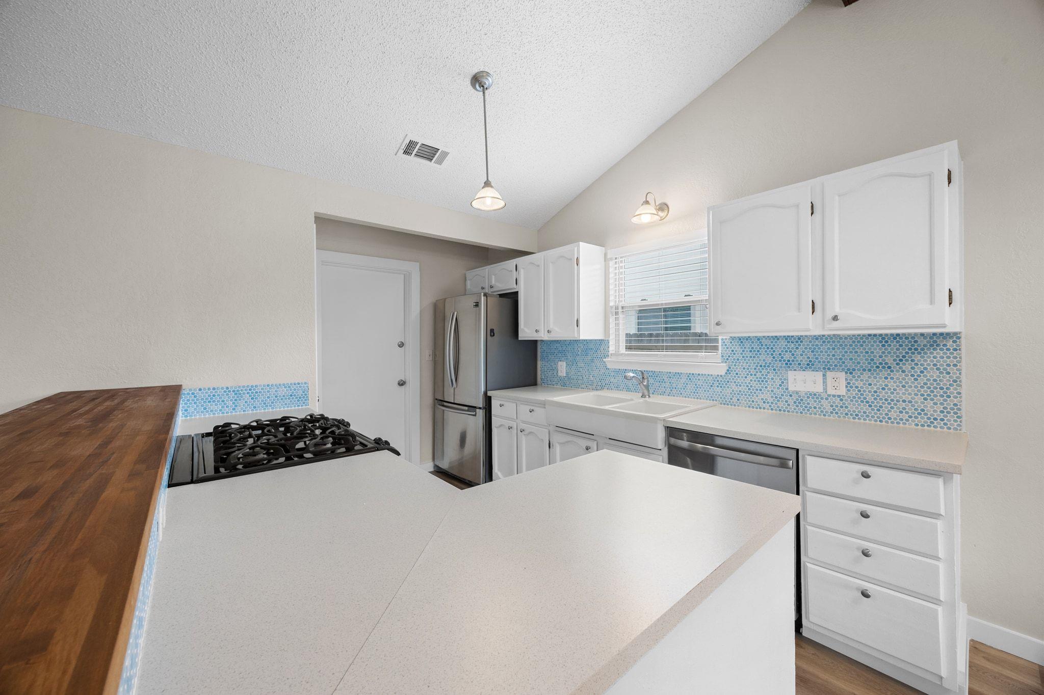 402 Hillside Dr, Round Rock, TX 78681