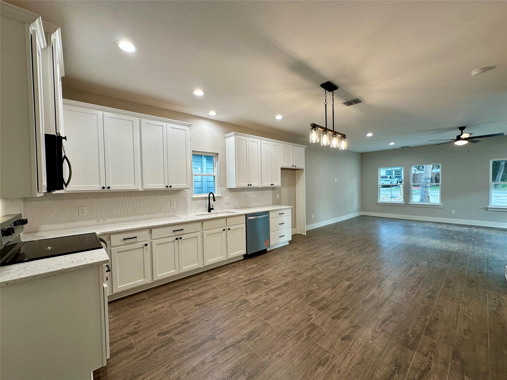 330 Shady Bluff Dr, Wimberley, TX 78676