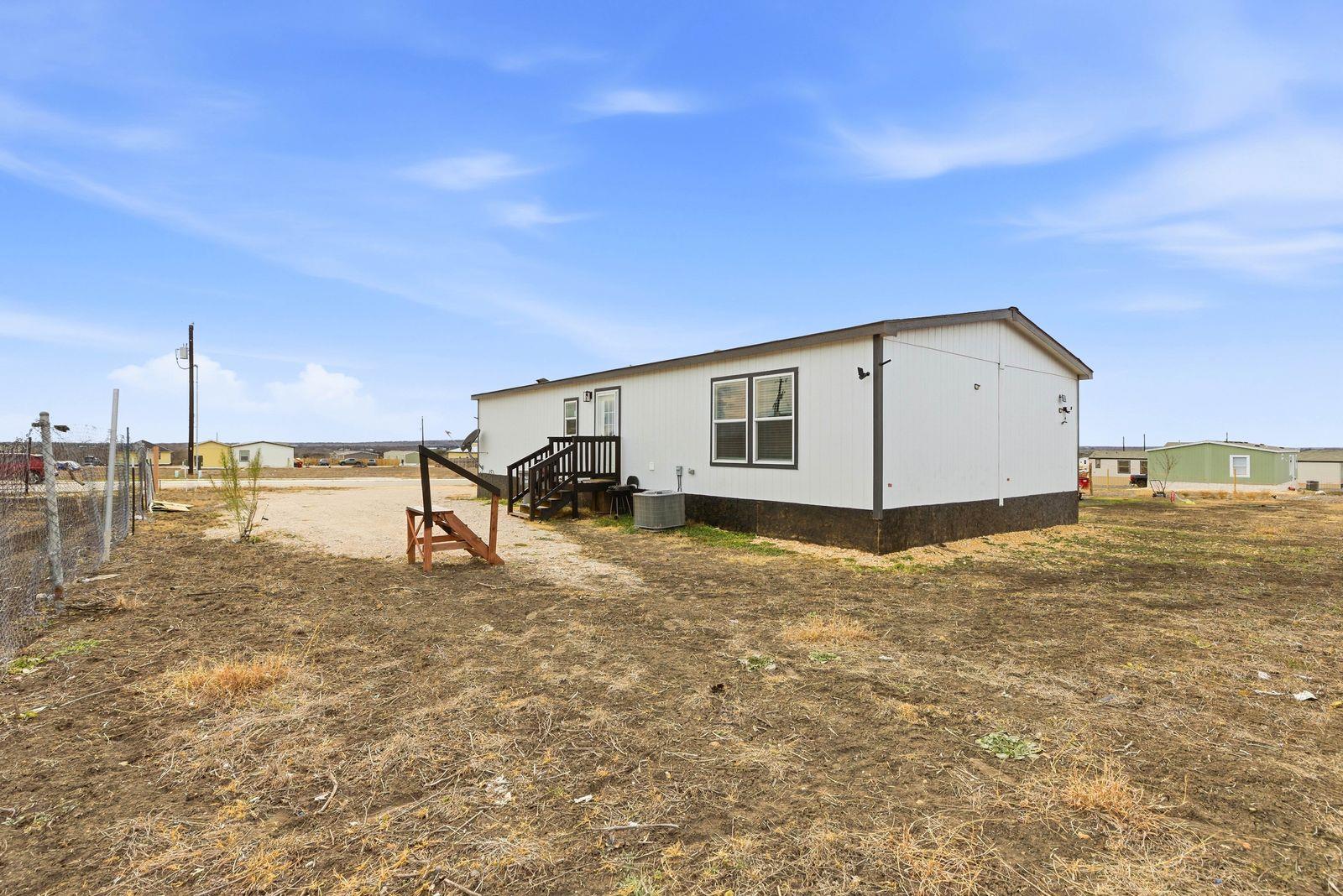 279 Pajarilla Pass, Del Valle, TX 78617