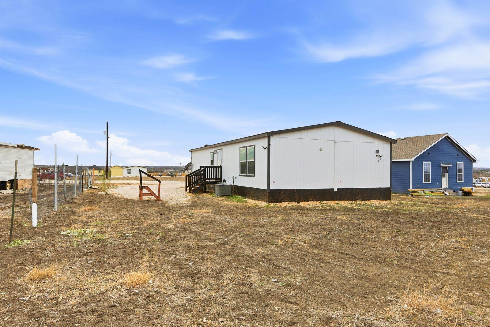 279 Pajarilla Pass, Del Valle, TX 78617