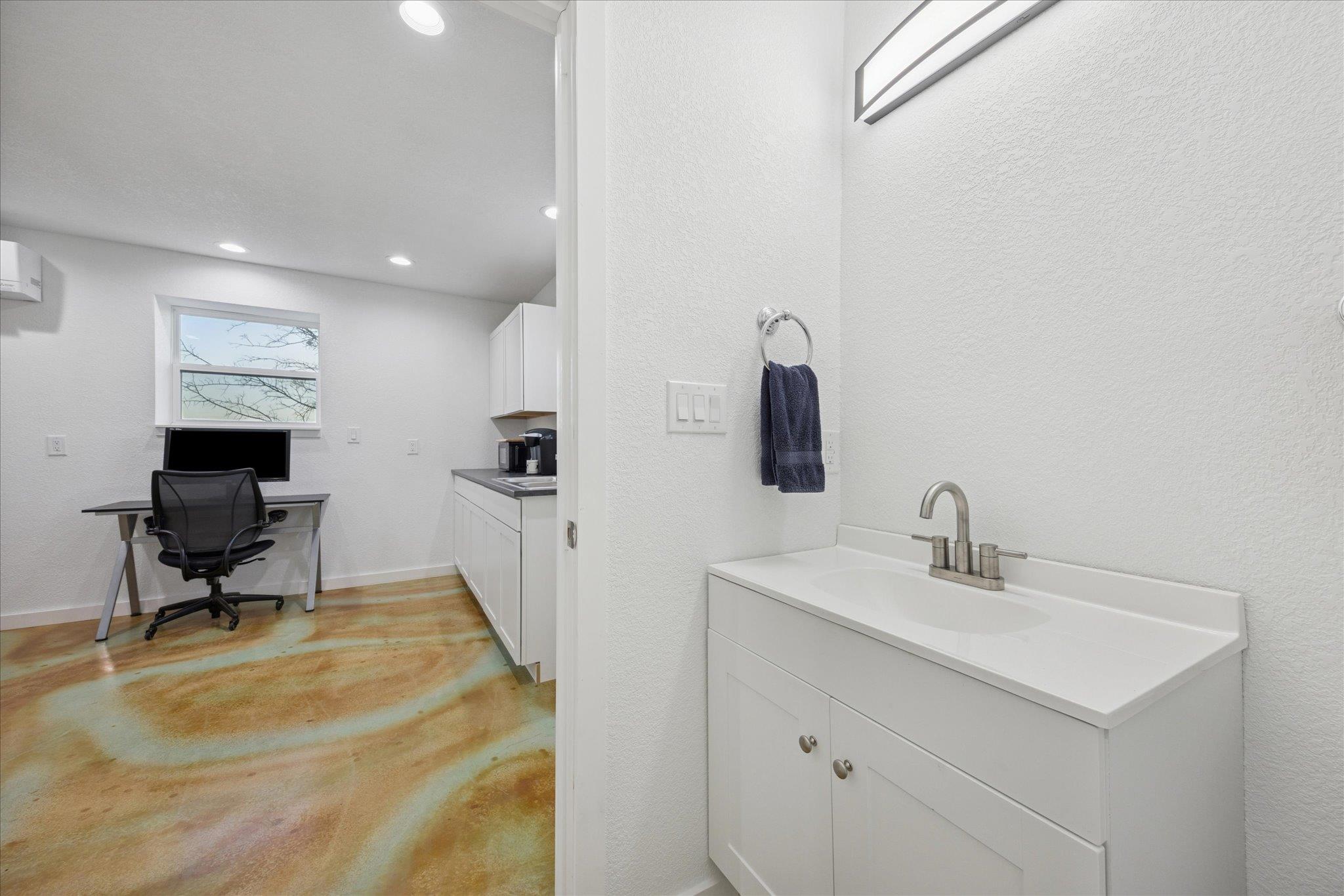 104 Paisano Dr, Horseshoe Bay, TX 78657