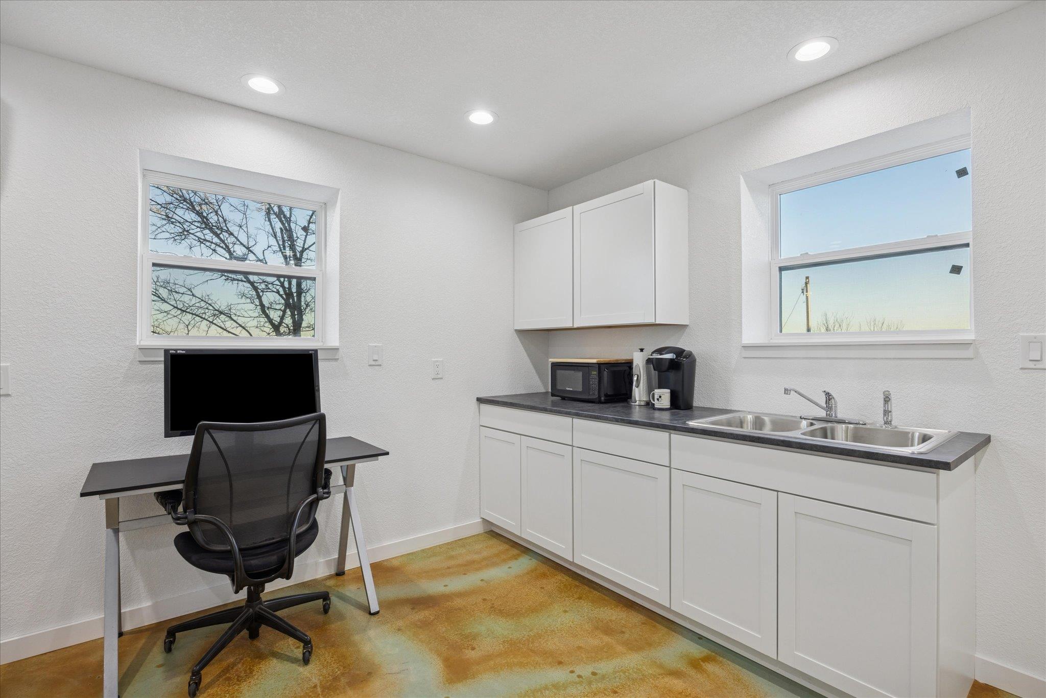 104 Paisano Dr, Horseshoe Bay, TX 78657