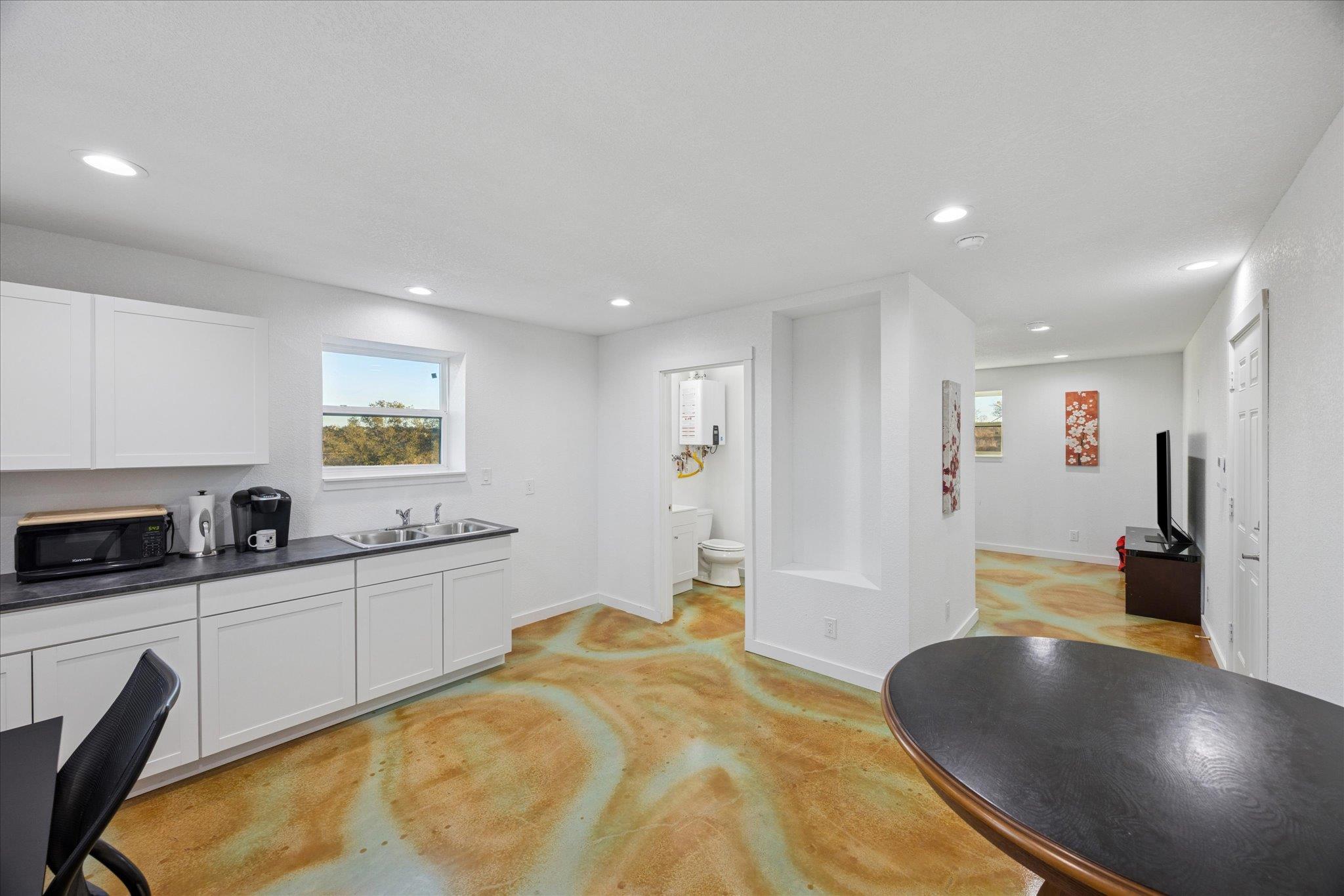 104 Paisano Dr, Horseshoe Bay, TX 78657