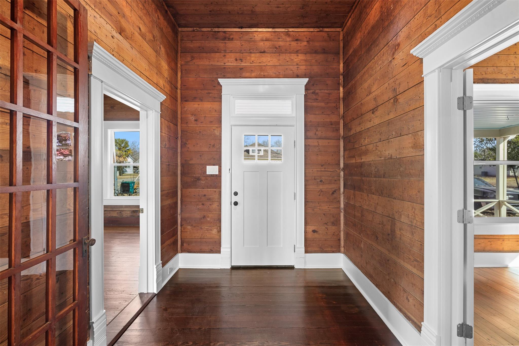 1019 W 4th St, Taylor, TX 76574