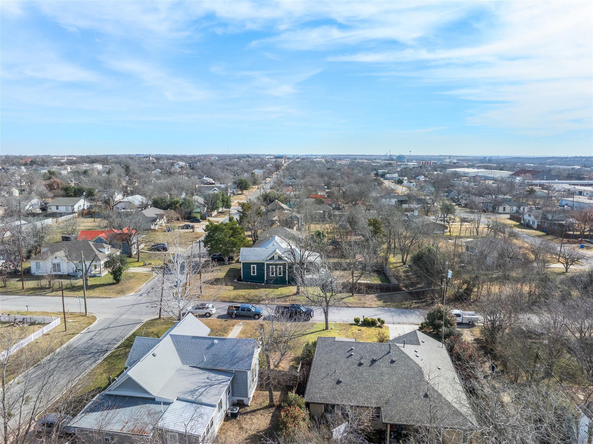 1019 W 4th St, Taylor, TX 76574