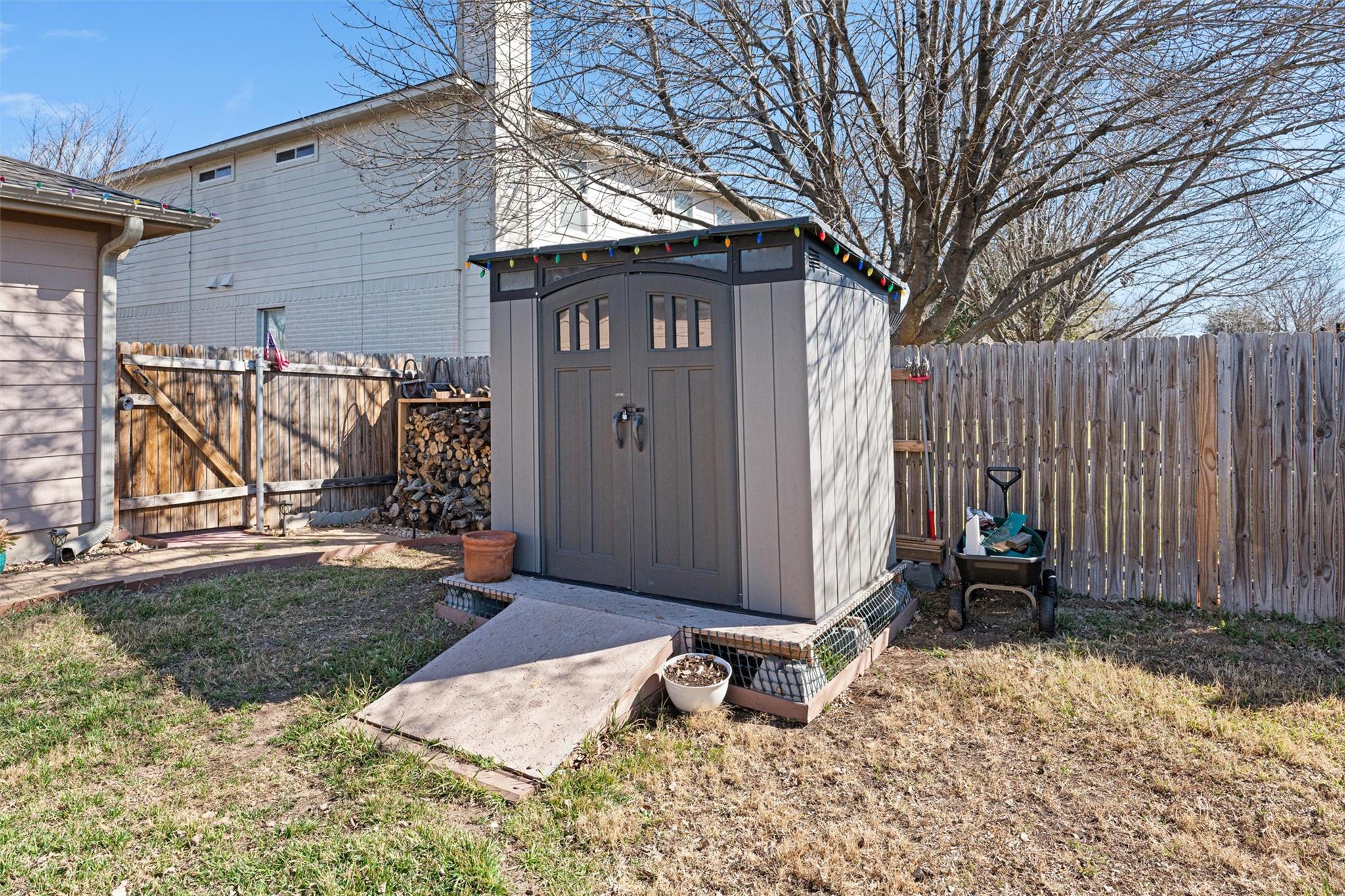 128 Steven St, Hutto, TX 78634