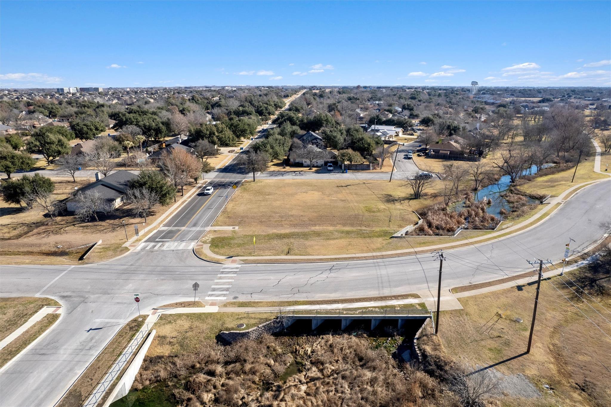 3949 Pinehurst Dr, Taylor, TX 76574