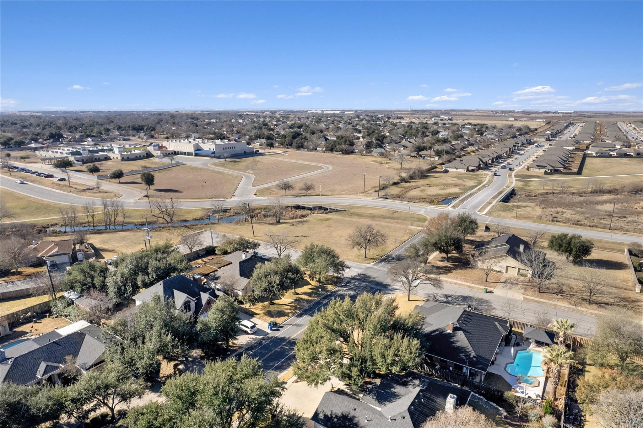 3949 Pinehurst Dr, Taylor, TX 76574