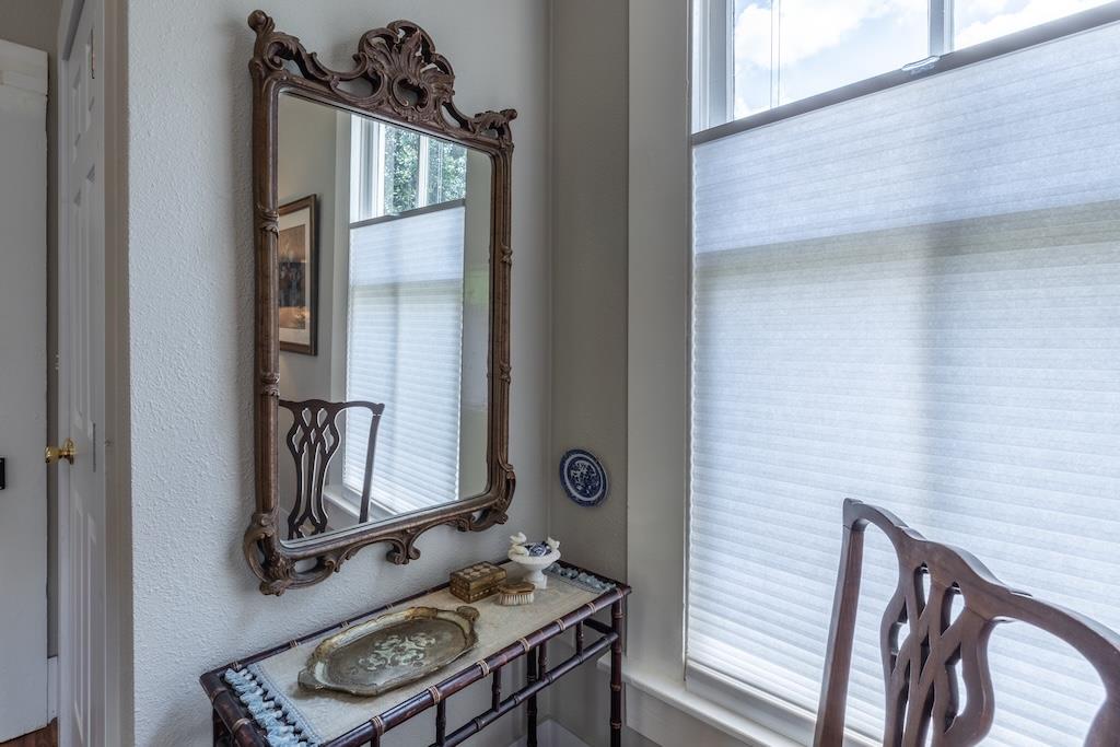 114 N College St, Gonzales, TX 78629