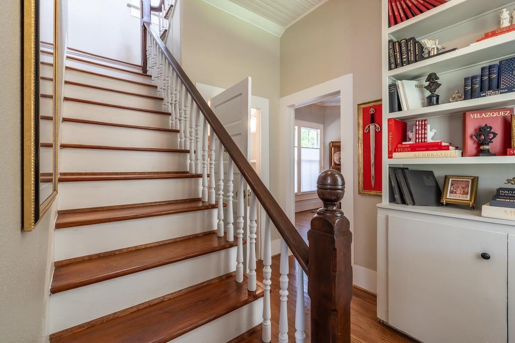 114 N College St, Gonzales, TX 78629