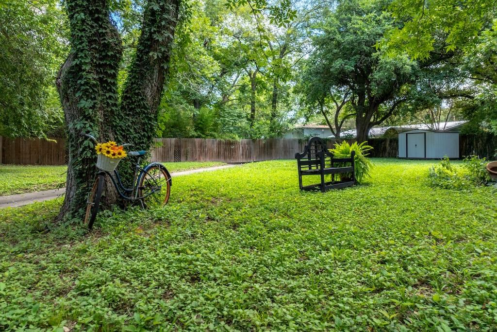 114 N College St, Gonzales, TX 78629