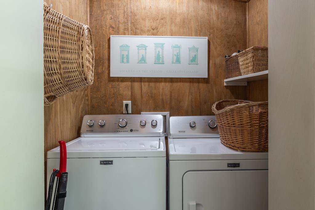 114 N College St, Gonzales, TX 78629