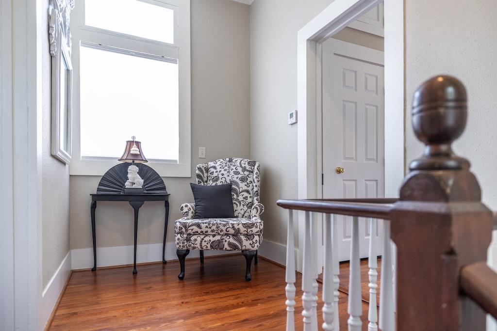 114 N College St, Gonzales, TX 78629