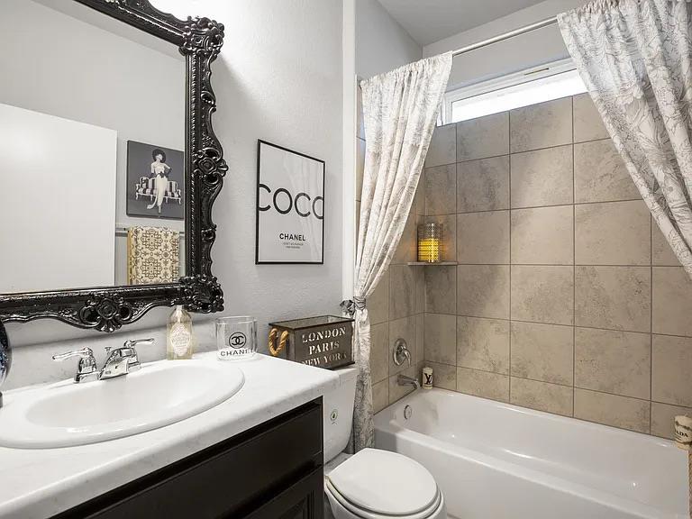 245 E Broade St, Leander, TX 78641