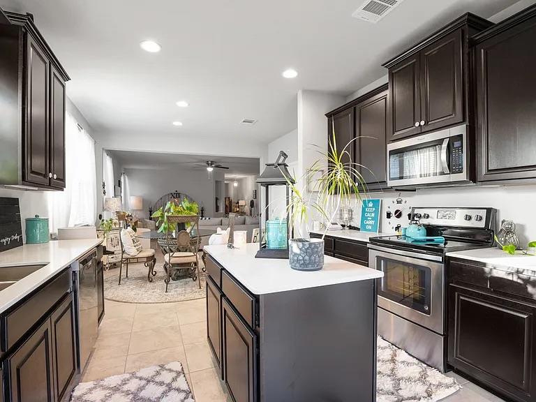 245 E Broade St, Leander, TX 78641