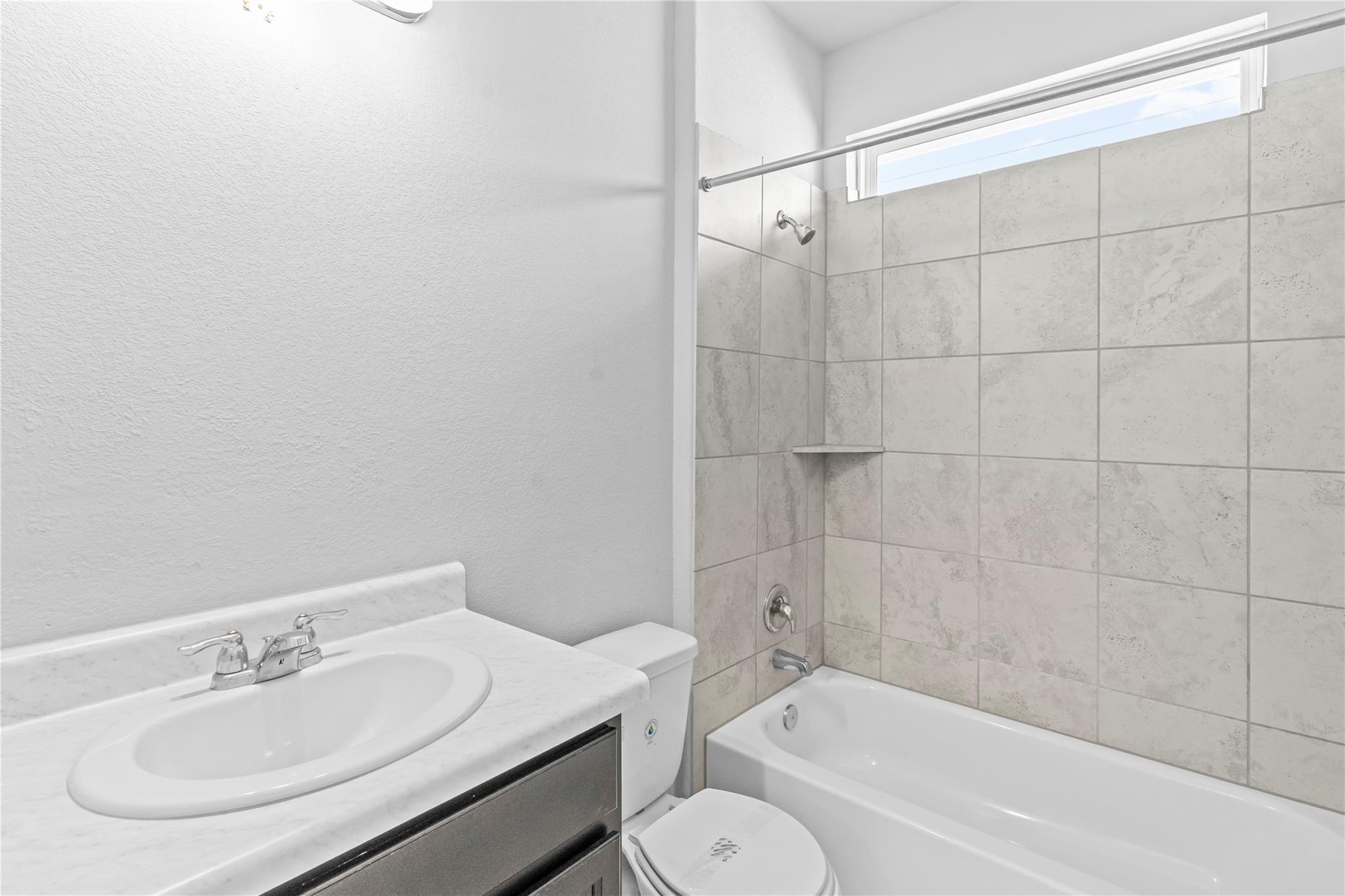 245 E Broade St, Leander, TX 78641