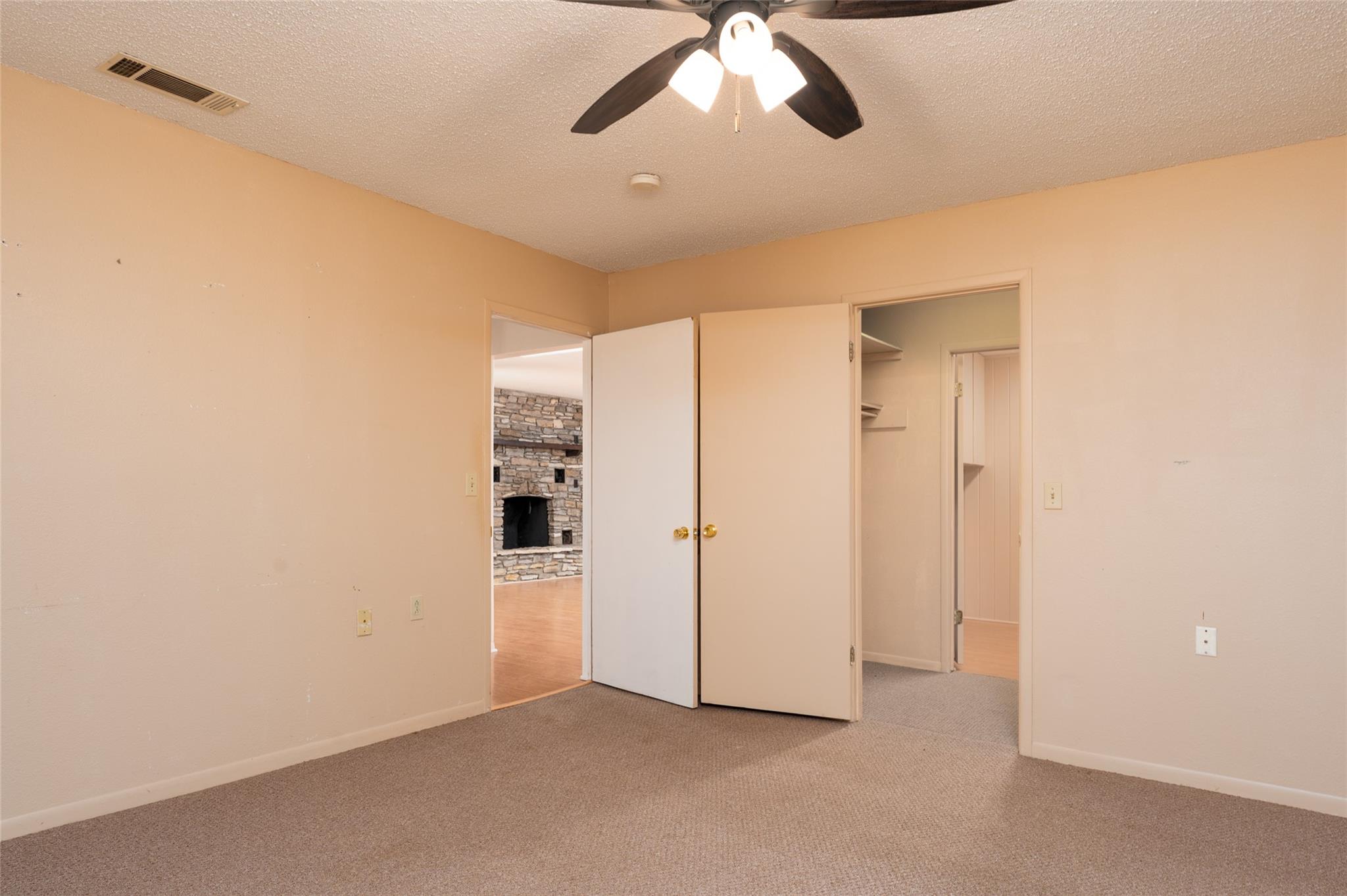 600 W Cypress St, Johnson City, TX 78636