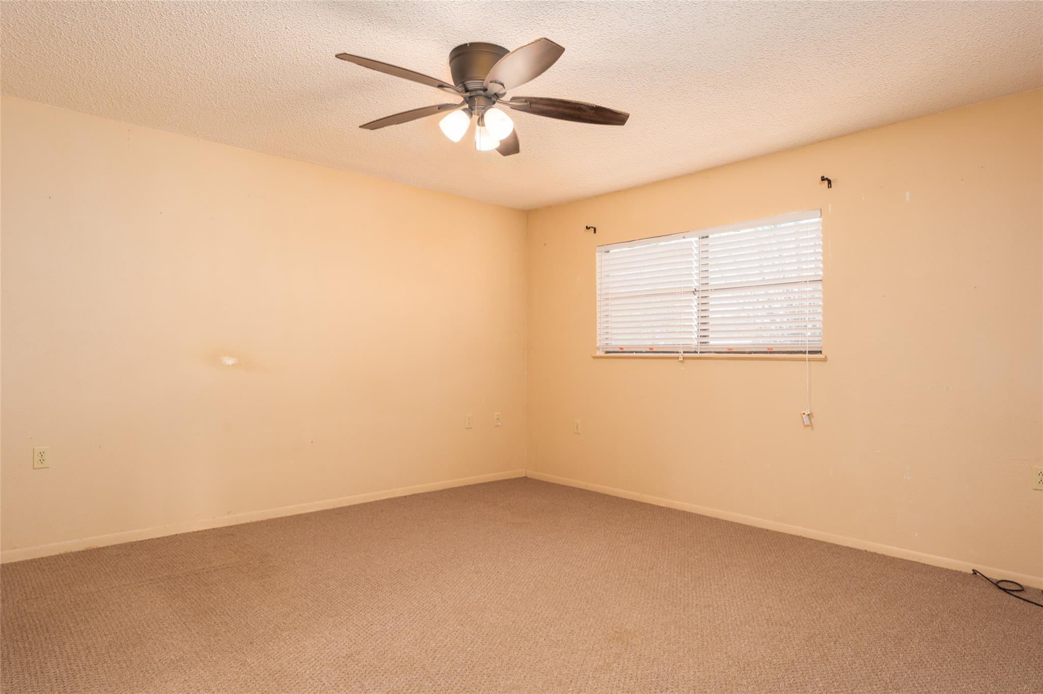 600 W Cypress St, Johnson City, TX 78636