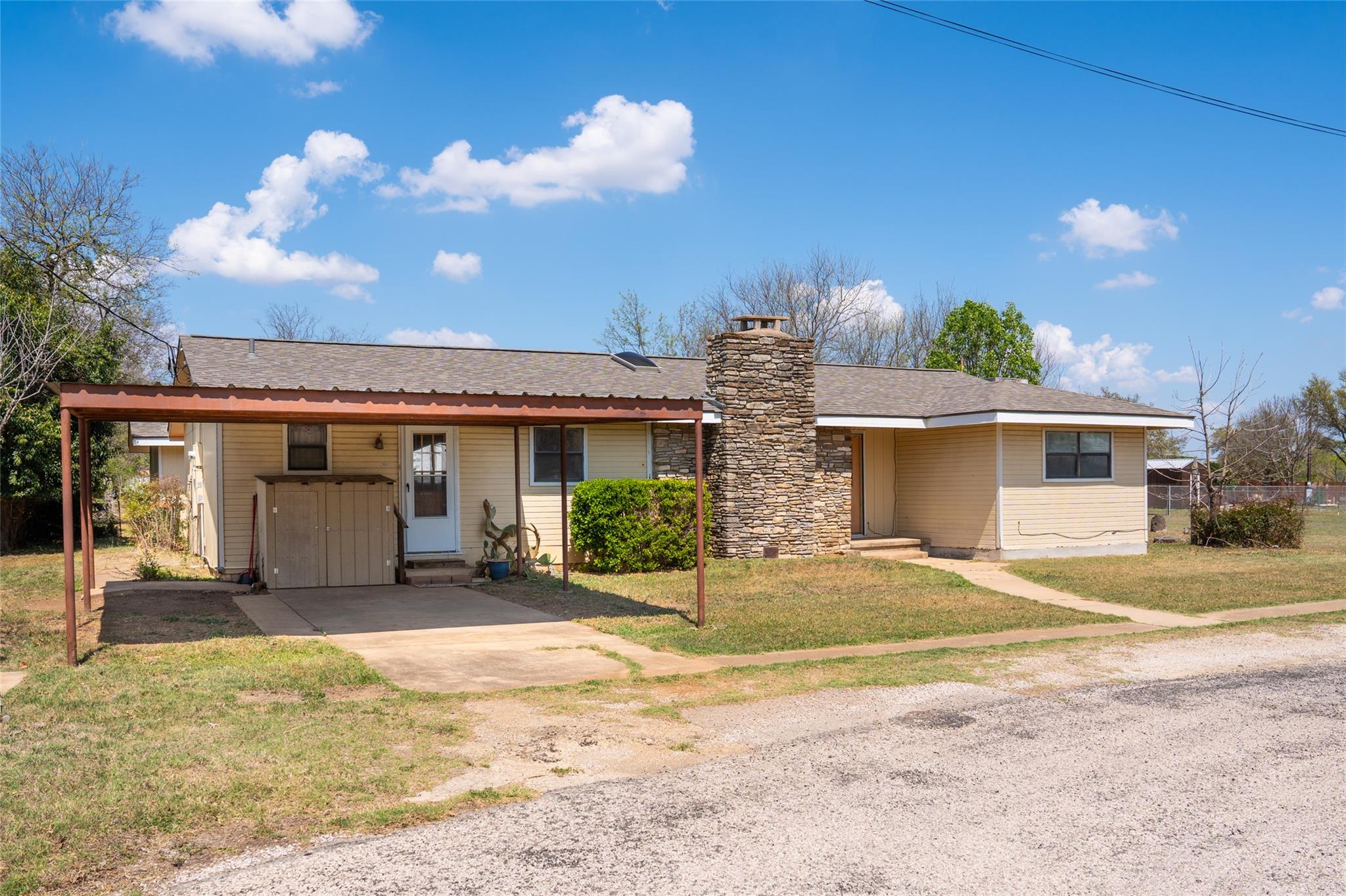 600 W Cypress St, Johnson City, TX 78636