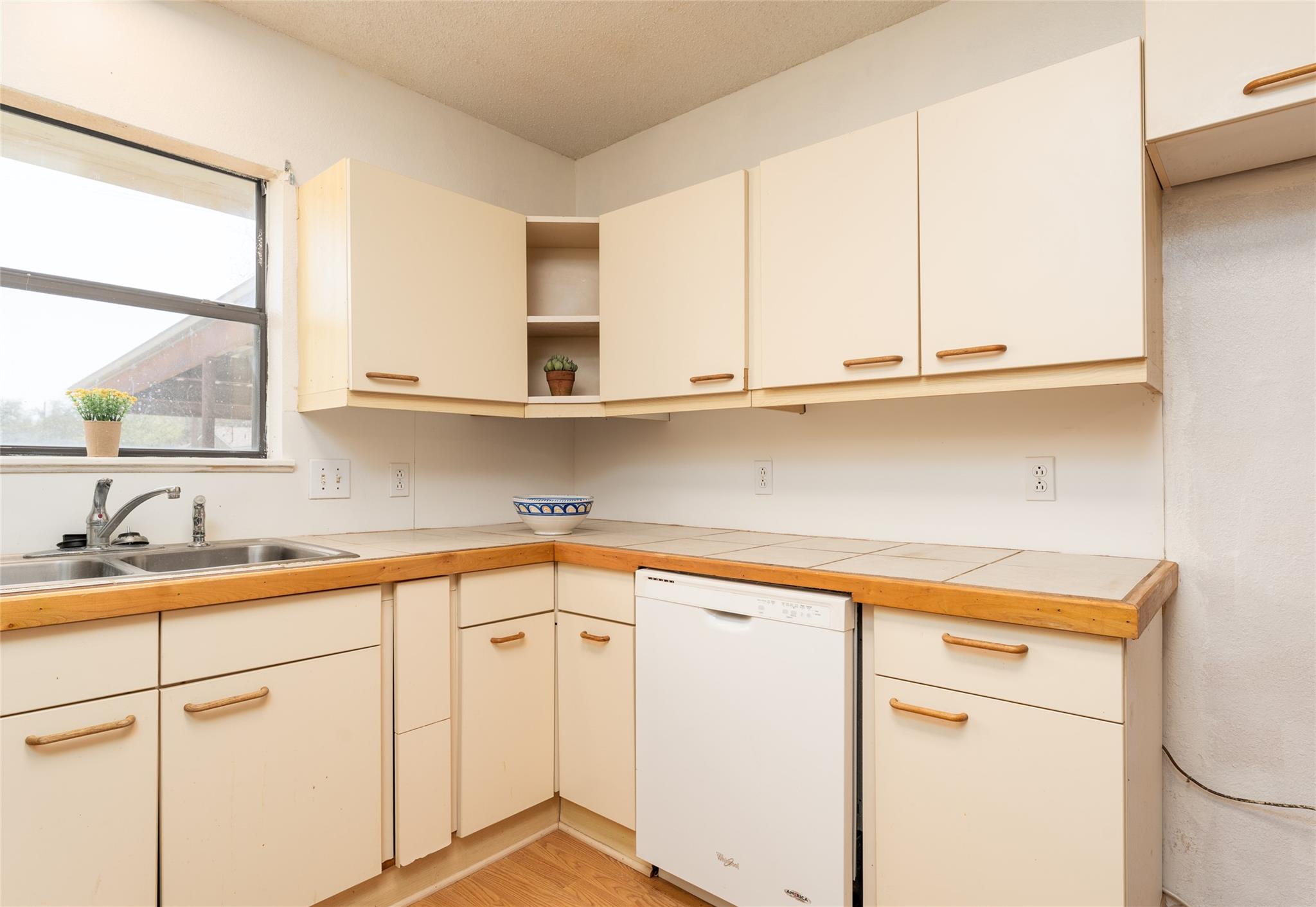 600 W Cypress St, Johnson City, TX 78636