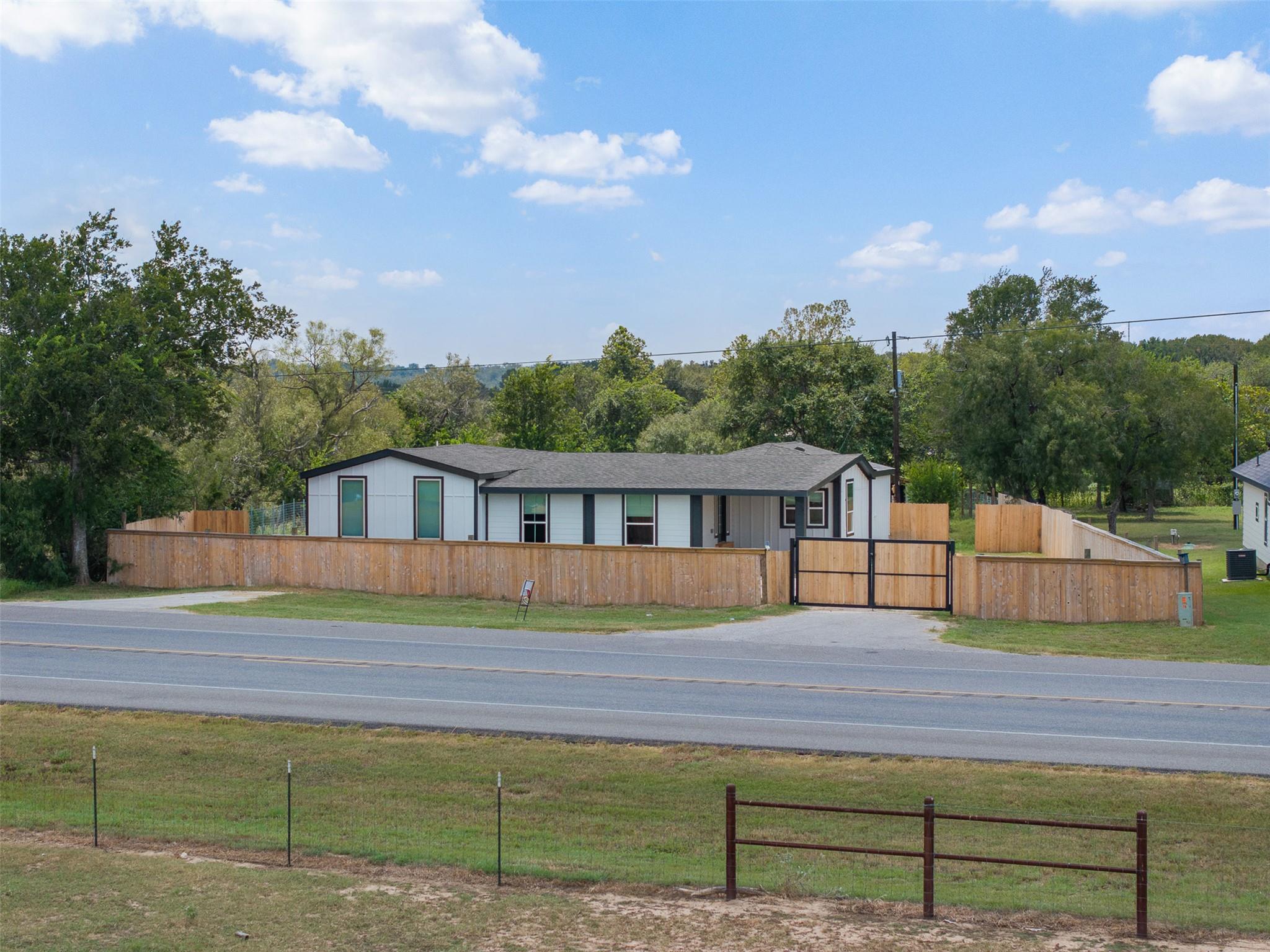 962 SH 304, Bastrop, TX 78602