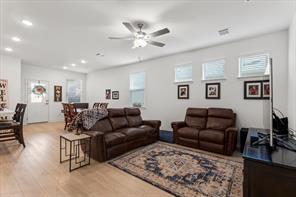 112 Doodle Ln, Hutto, TX 78634