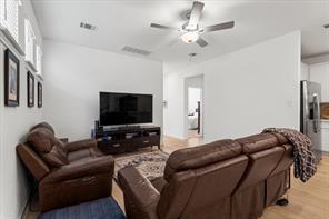 112 Doodle Ln, Hutto, TX 78634