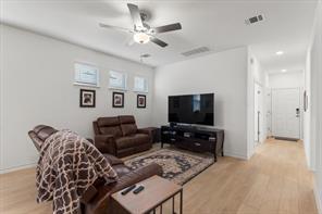 112 Doodle Ln, Hutto, TX 78634