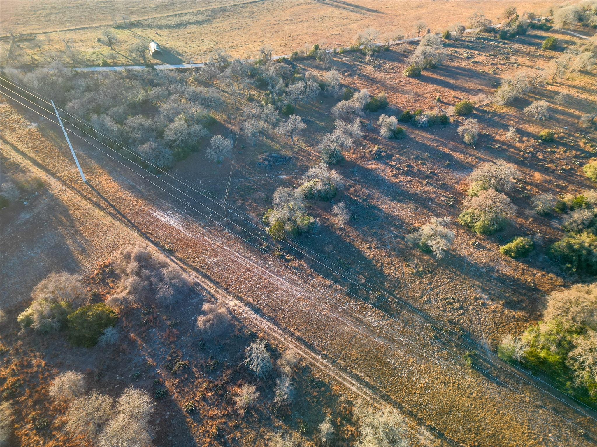 000 Sandy Pine Rd, Luling, TX 78648