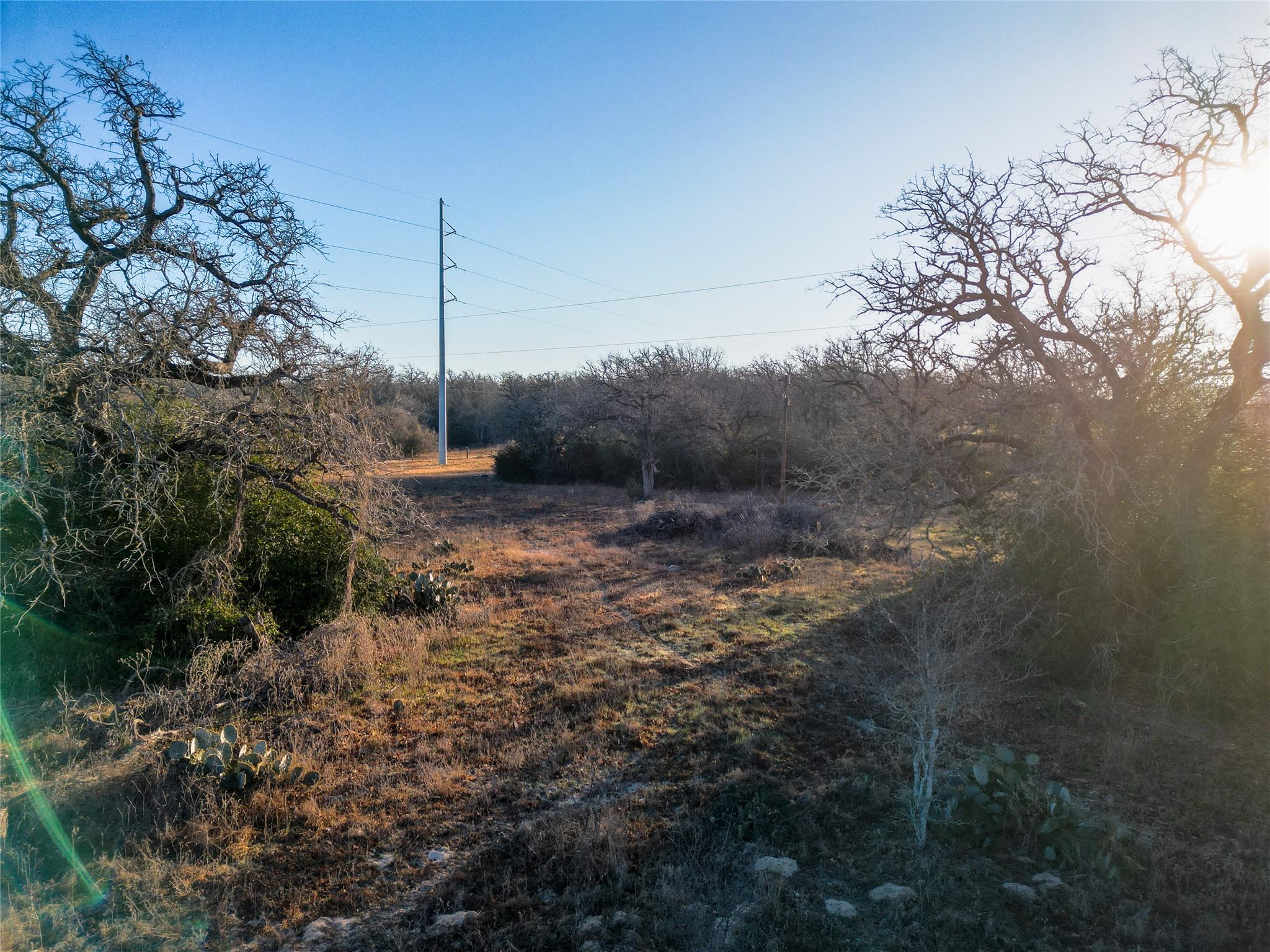 000 Sandy Pine Rd, Luling, TX 78648