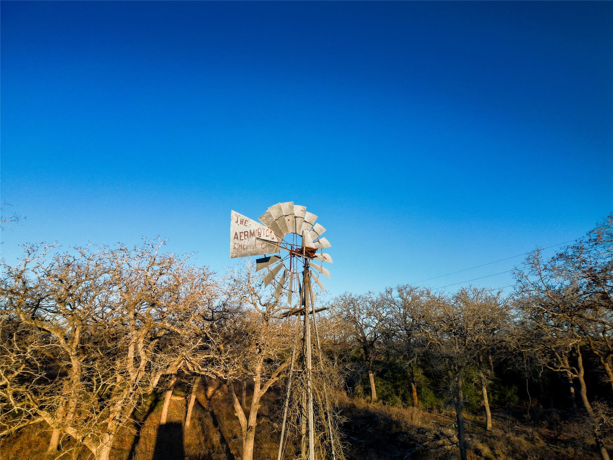 000 Sandy Pine Rd, Luling, TX 78648