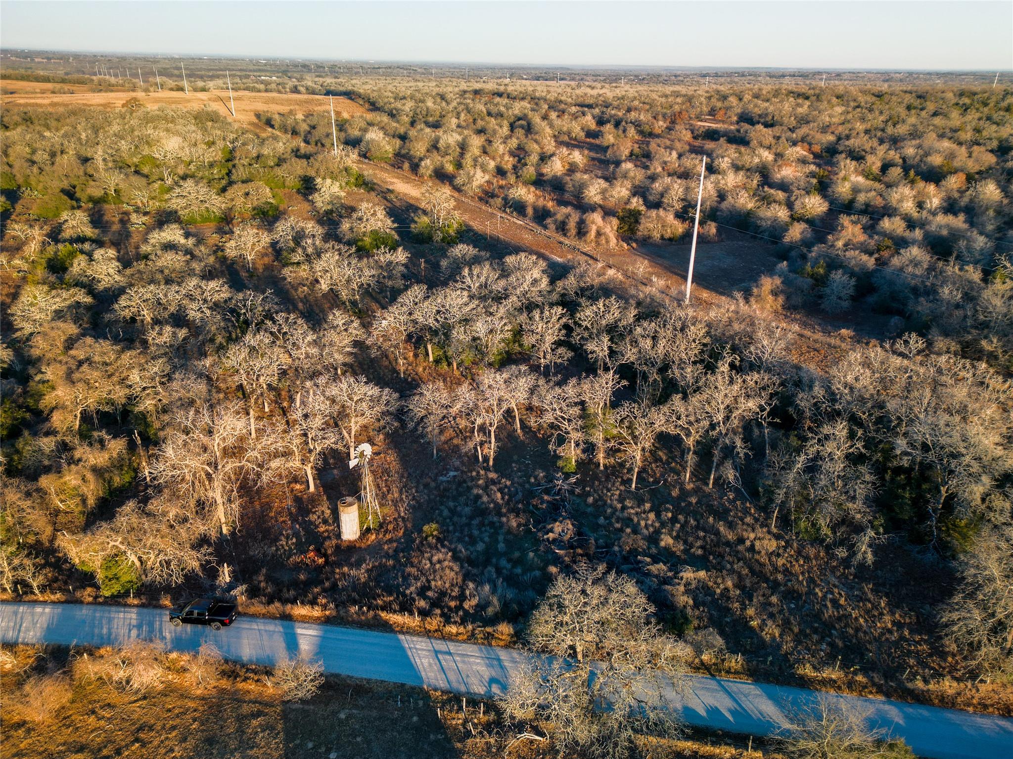 000 Sandy Pine Rd, Luling, TX 78648