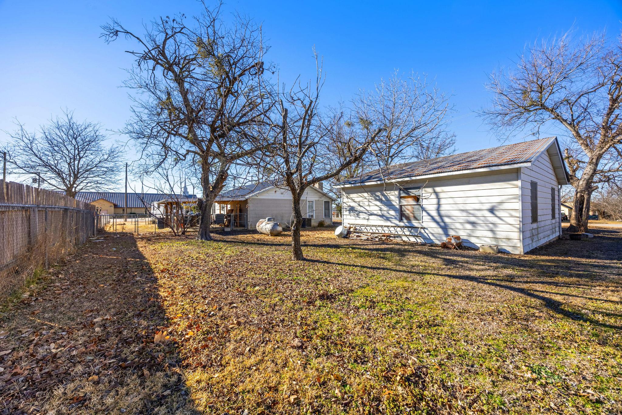 200 College Ave, Florence, TX 76527