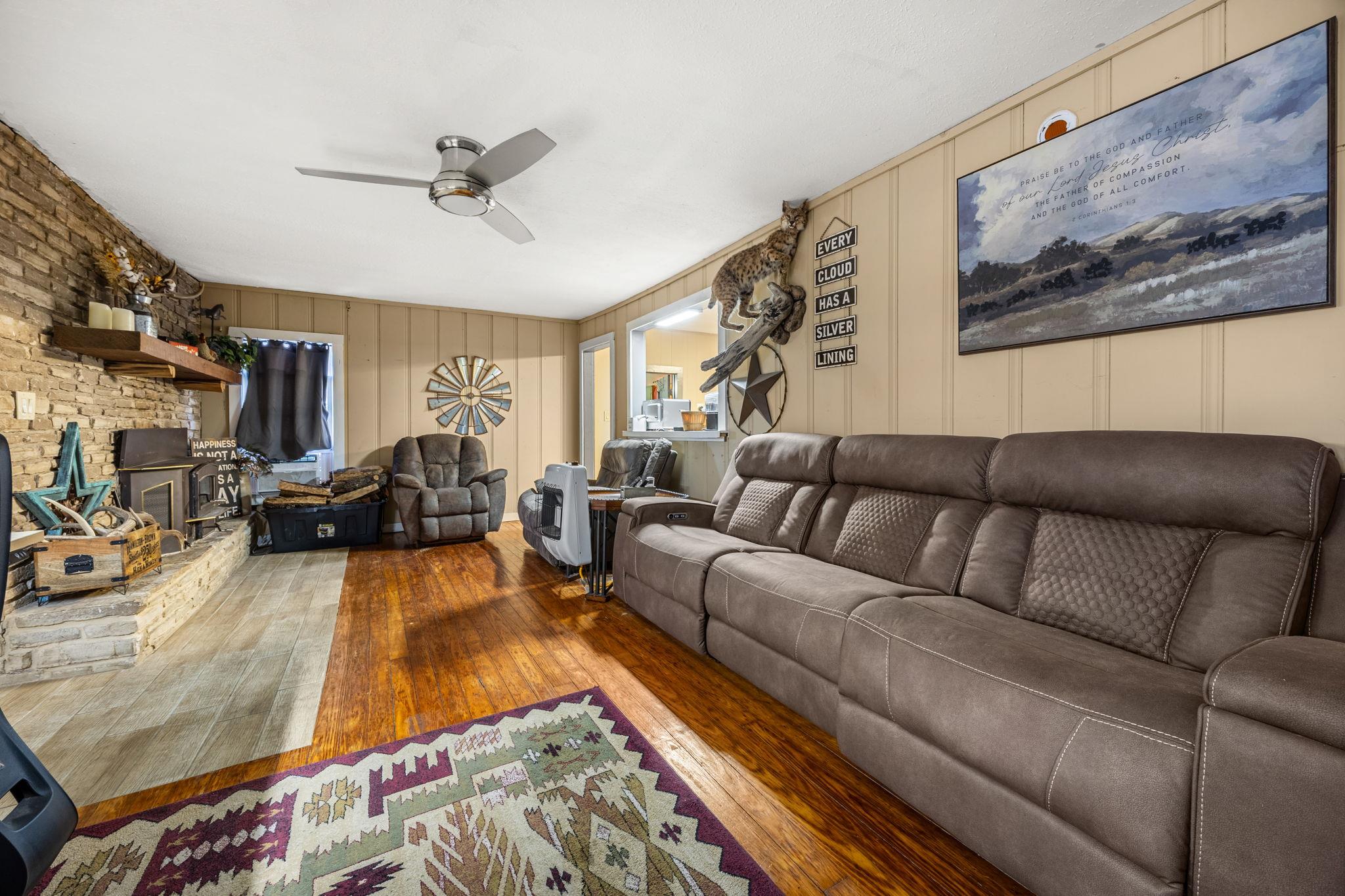 200 College Ave, Florence, TX 76527