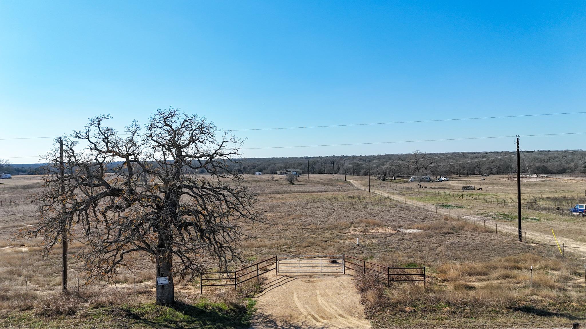 8150 Old Colony Line Rd, Dale, TX 78616