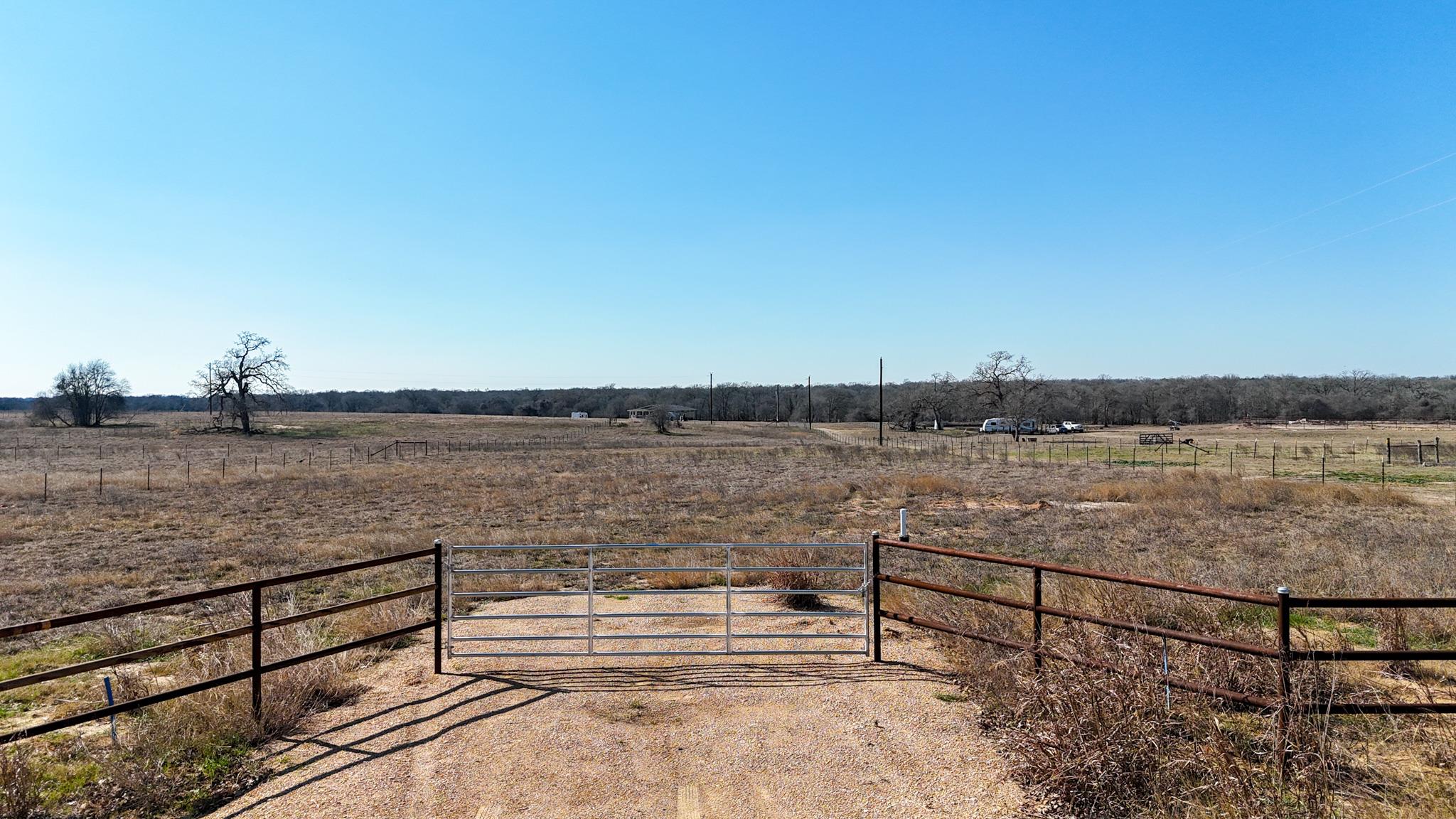 8150 Old Colony Line Rd, Dale, TX 78616