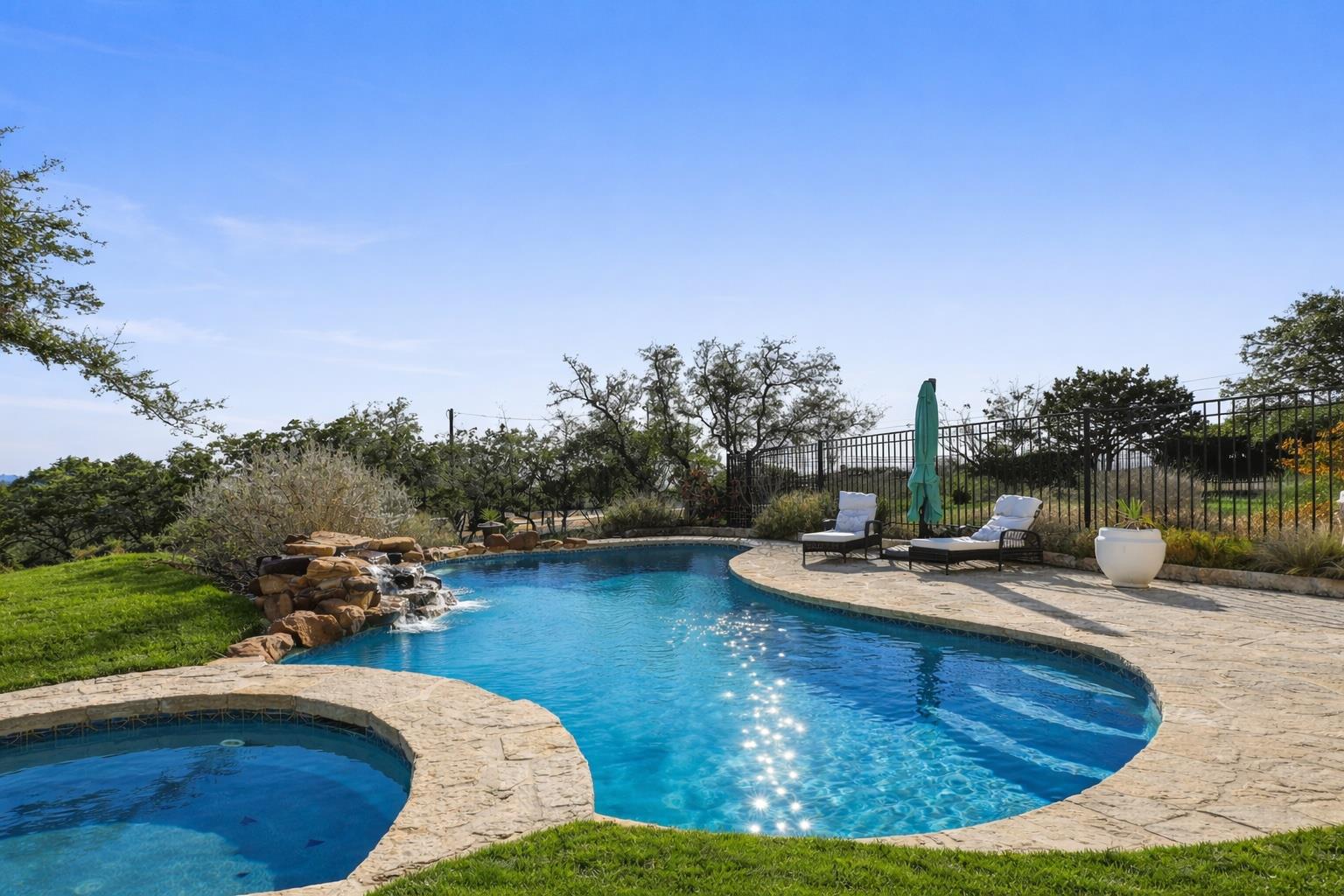 103 High Sierra Dr, Boerne, TX 78006