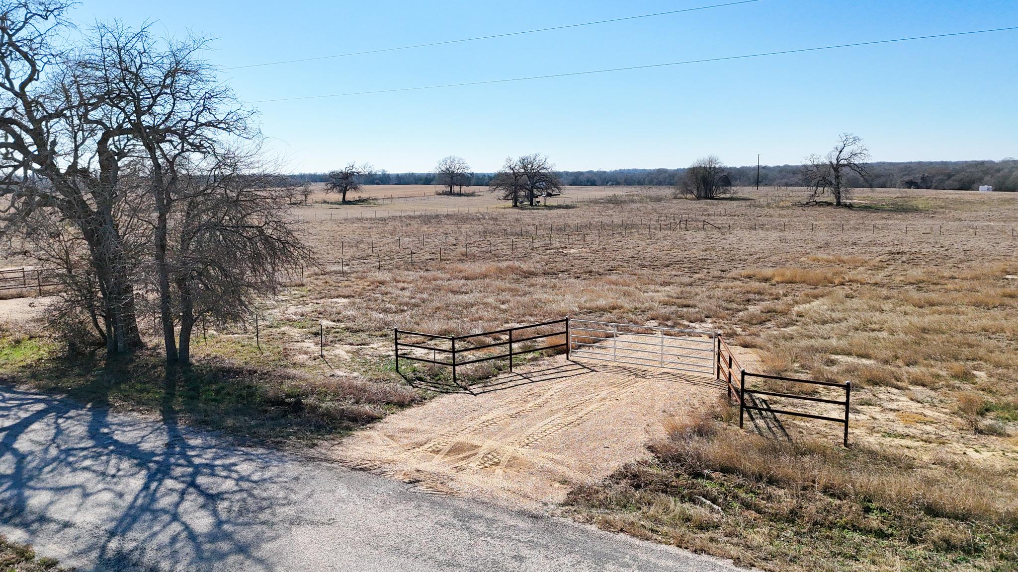 8200 Old Colony Line Rd, Dale, TX 78616