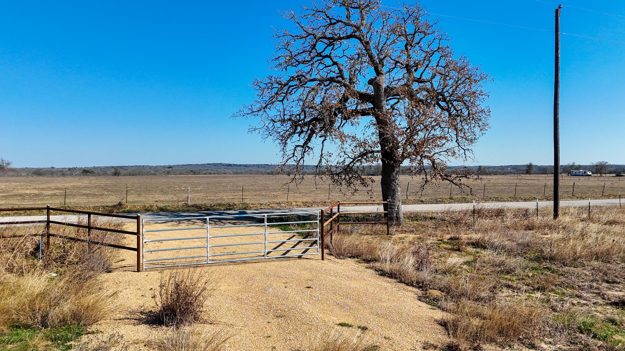 8200 Old Colony Line Rd, Dale, TX 78616