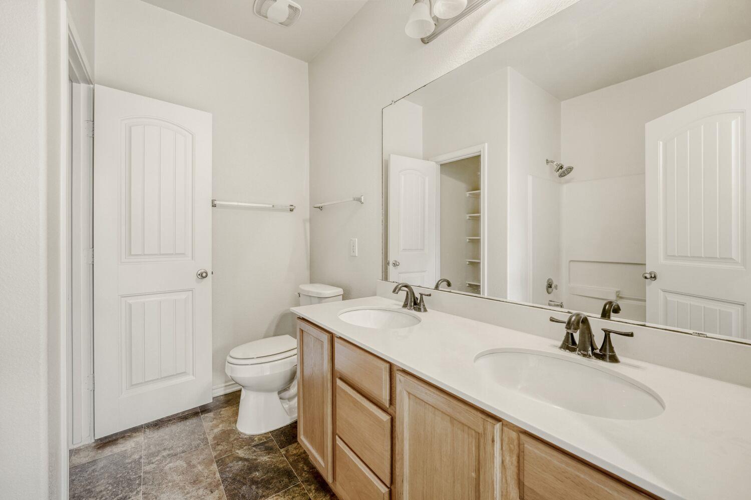 1100 Hyde Park Dr, Round Rock, TX 78665