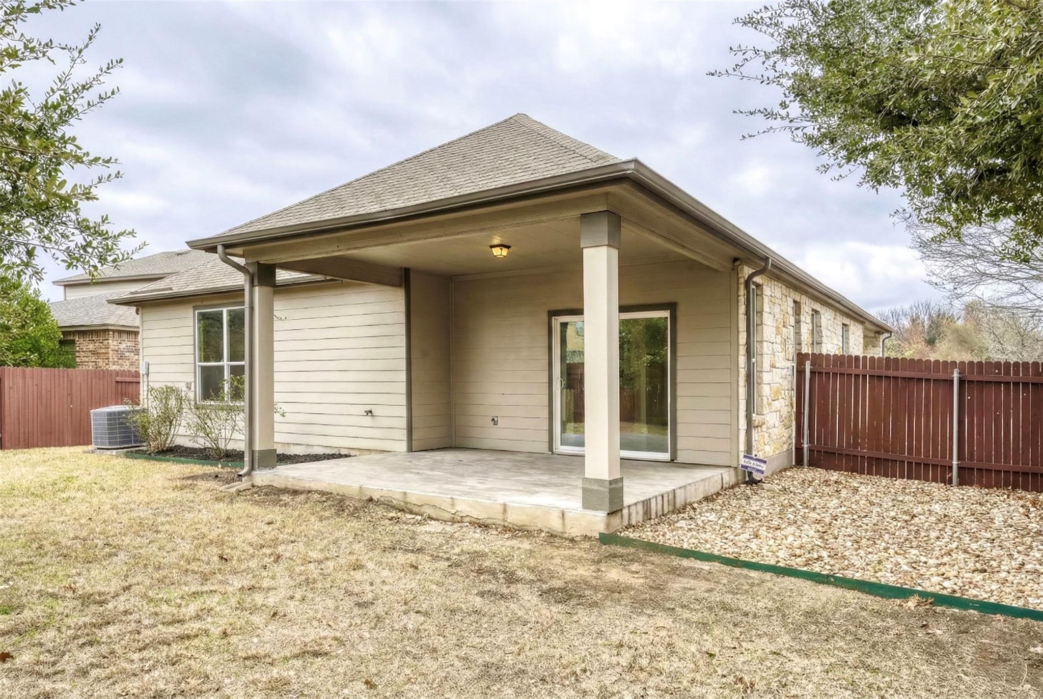 1100 Hyde Park Dr, Round Rock, TX 78665