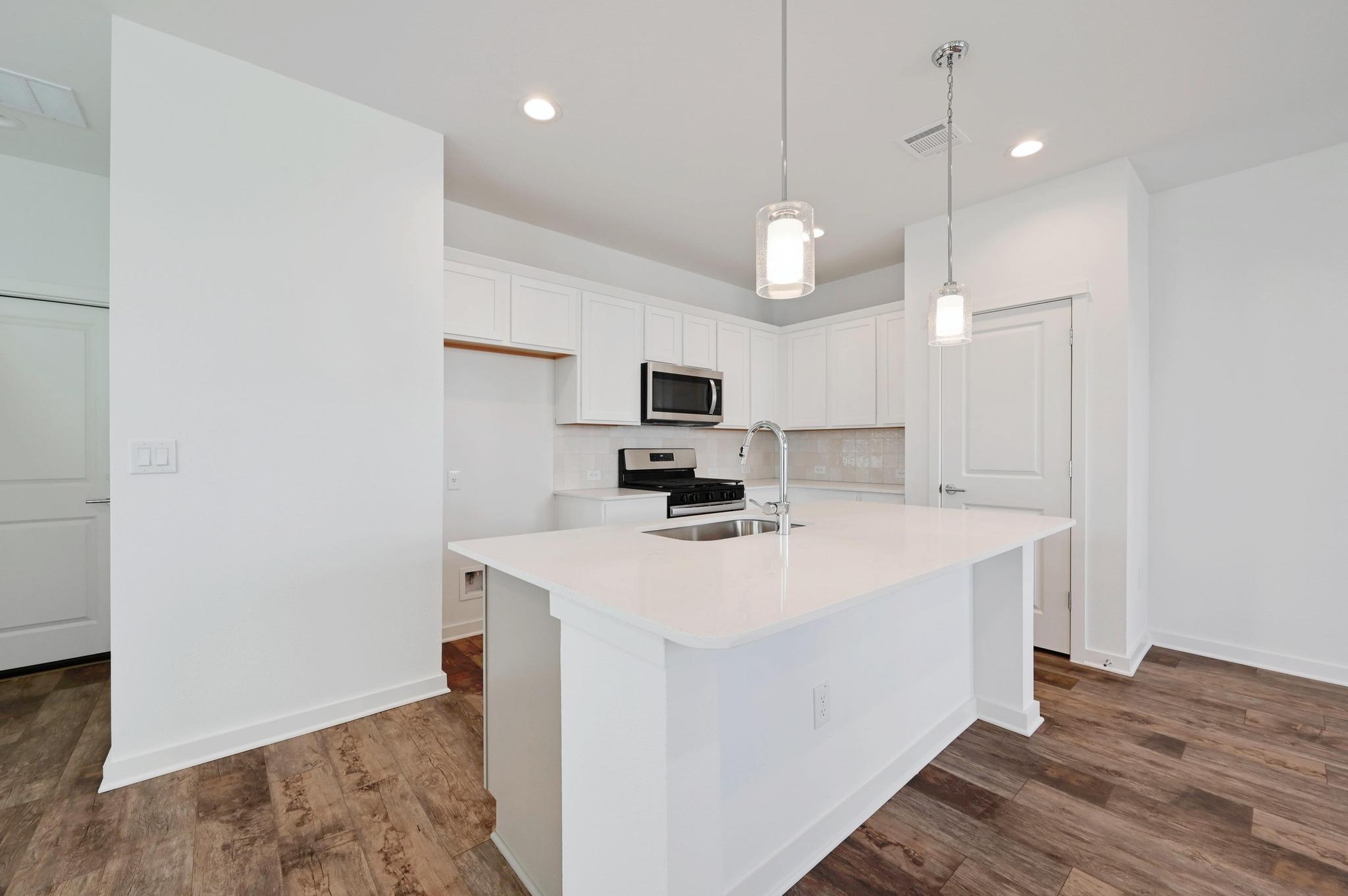 462 Orleanian Dr # B, Buda, TX 78610