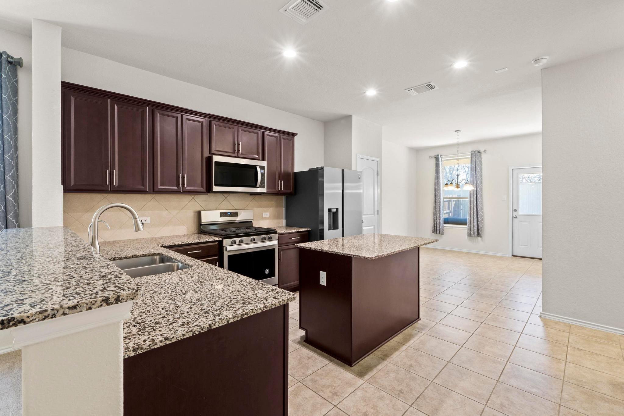 329 La Dera Dr, Liberty Hill, TX 78642